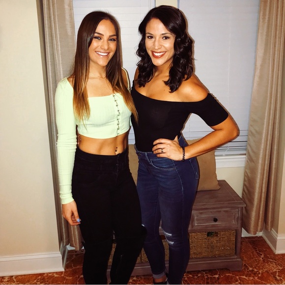 Forever 21 neon green long sleeve crop top - Picture 3 of 3